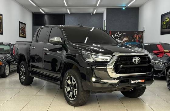 TOYOTA HILUX 2.8 SRX 4X4 CD 16V DIESEL 4P AUTOMÁTICO